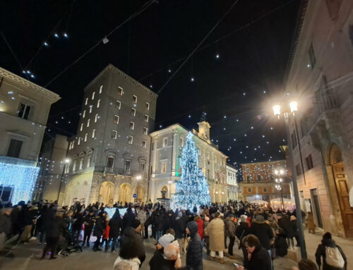 Accese le luminarie natalizie nel centro storico e sul velino