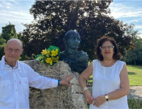 Omaggio floreale al busto di Anita Garibaldi nel 176° anniversario della morte