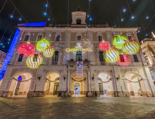 Il Natale accende di luci e colori il cuore della città con “Muri d’arte”